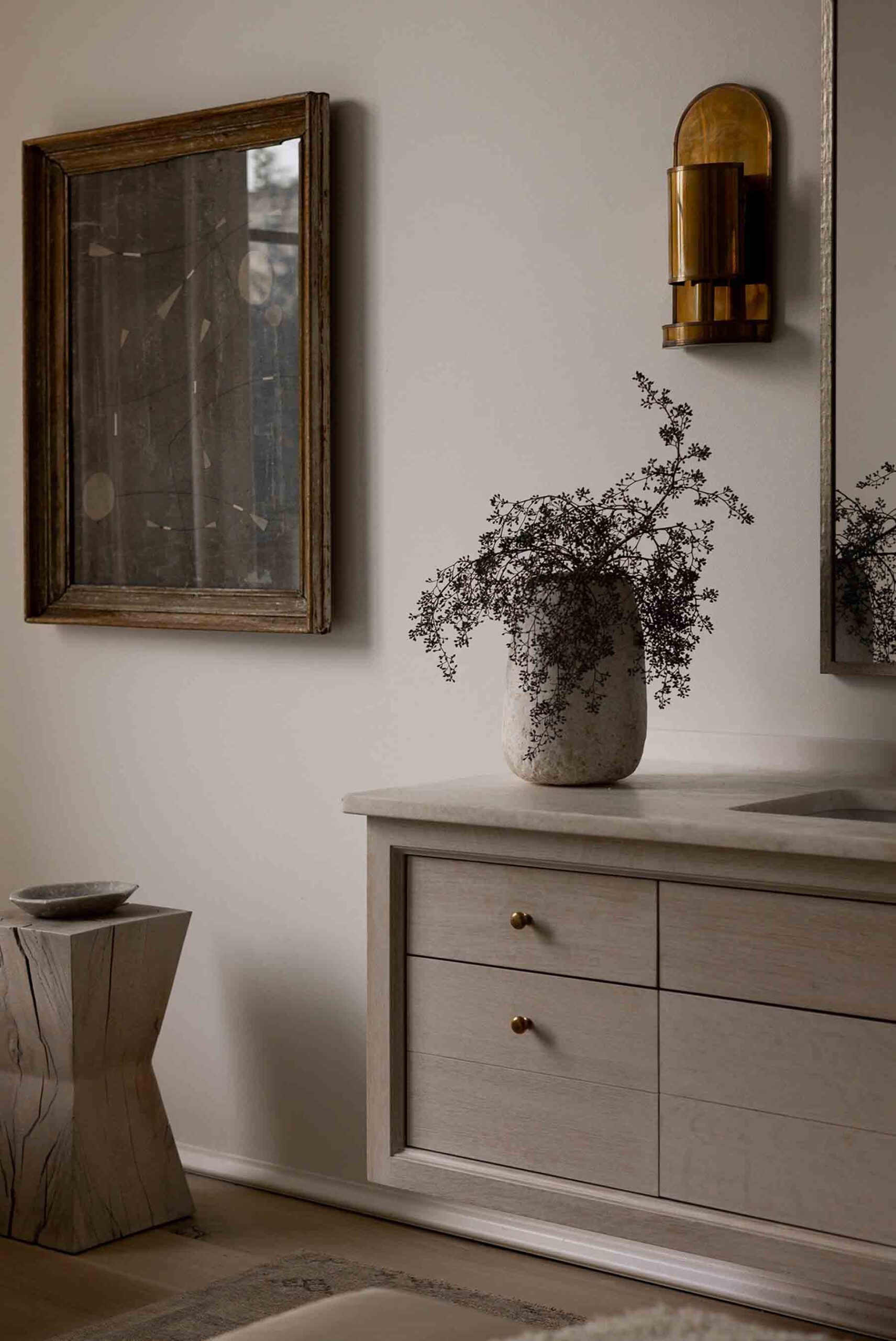 Oval ceramic vase for villa bedroom decoration