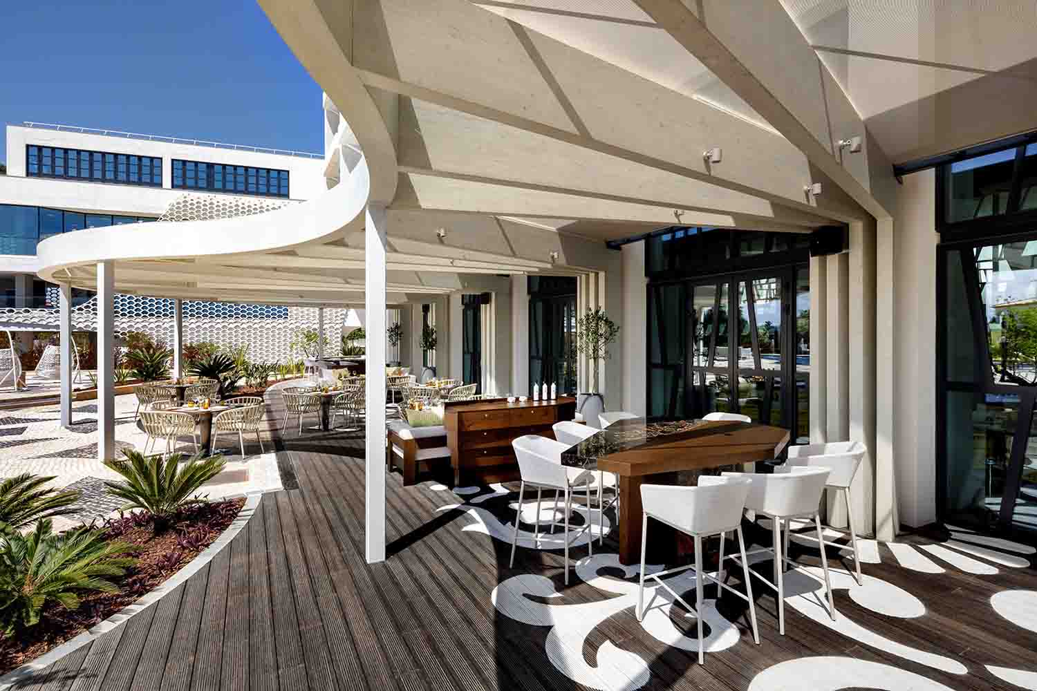 Pretoria Resort Hotel Outdoor furniture layout