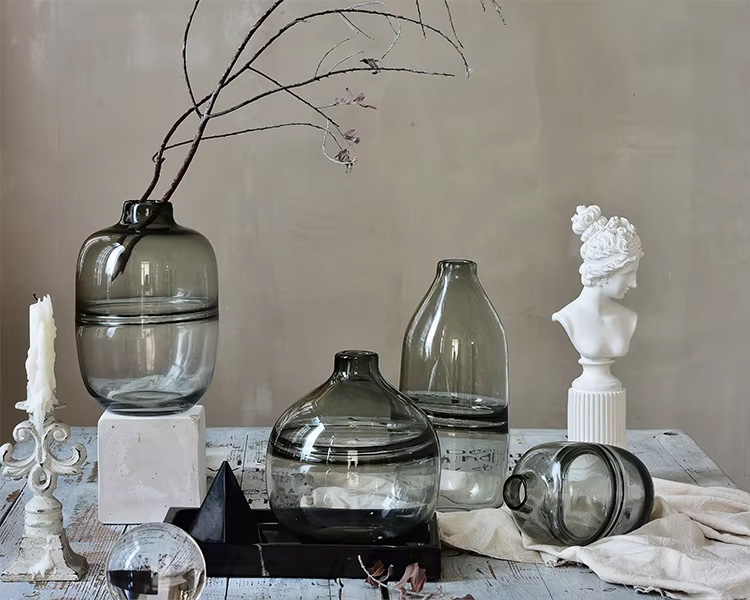 decor showroom-glass vase