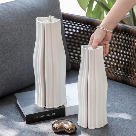 Anpassen 3D -gedruckter Keramikvase moderne einzigartige Weiße Wohnkultur Blume Vase Keramikfabrik OEM ODM