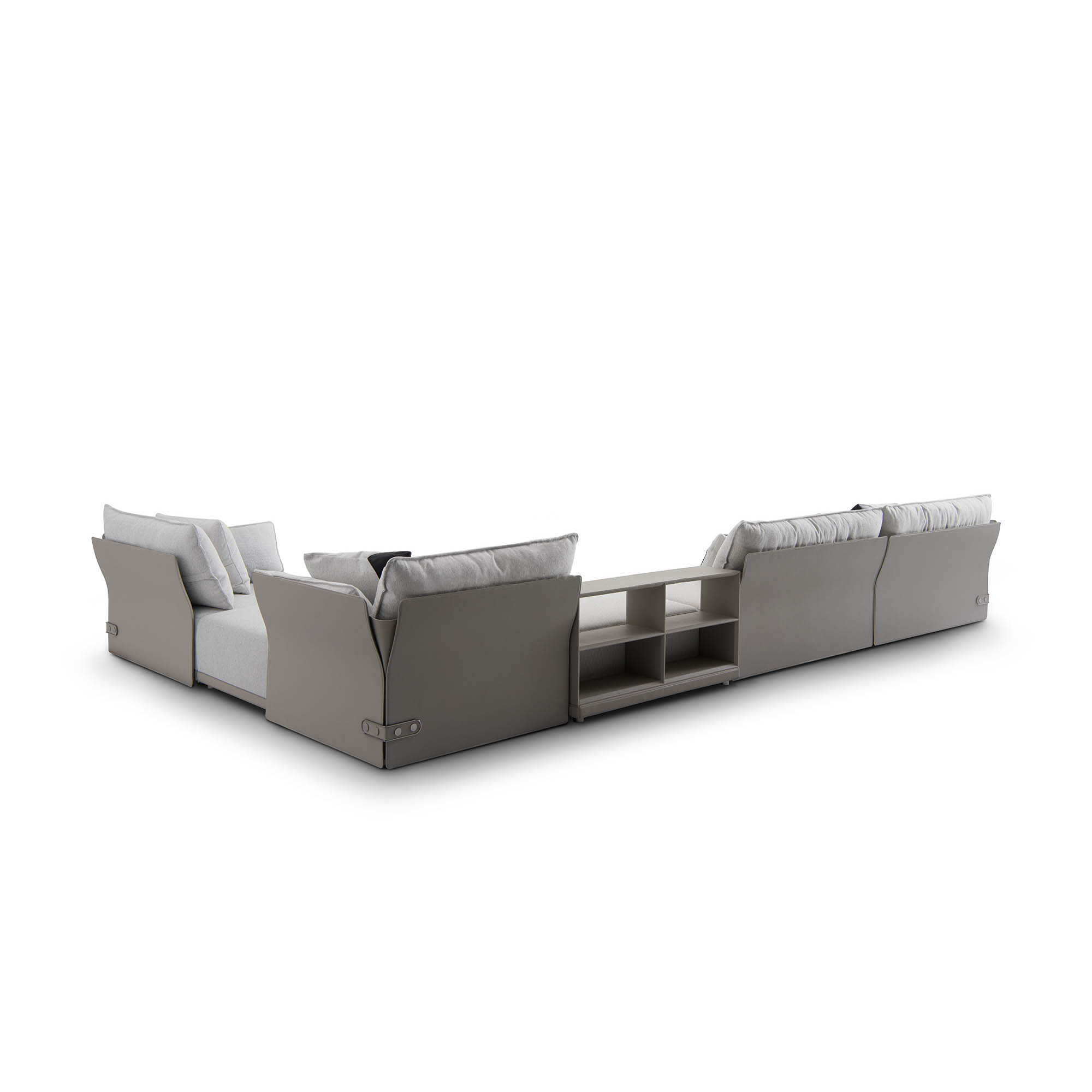 Moderna spaziosa area salotto con elegante divano sezionale, e battiscopa per librerie integrate