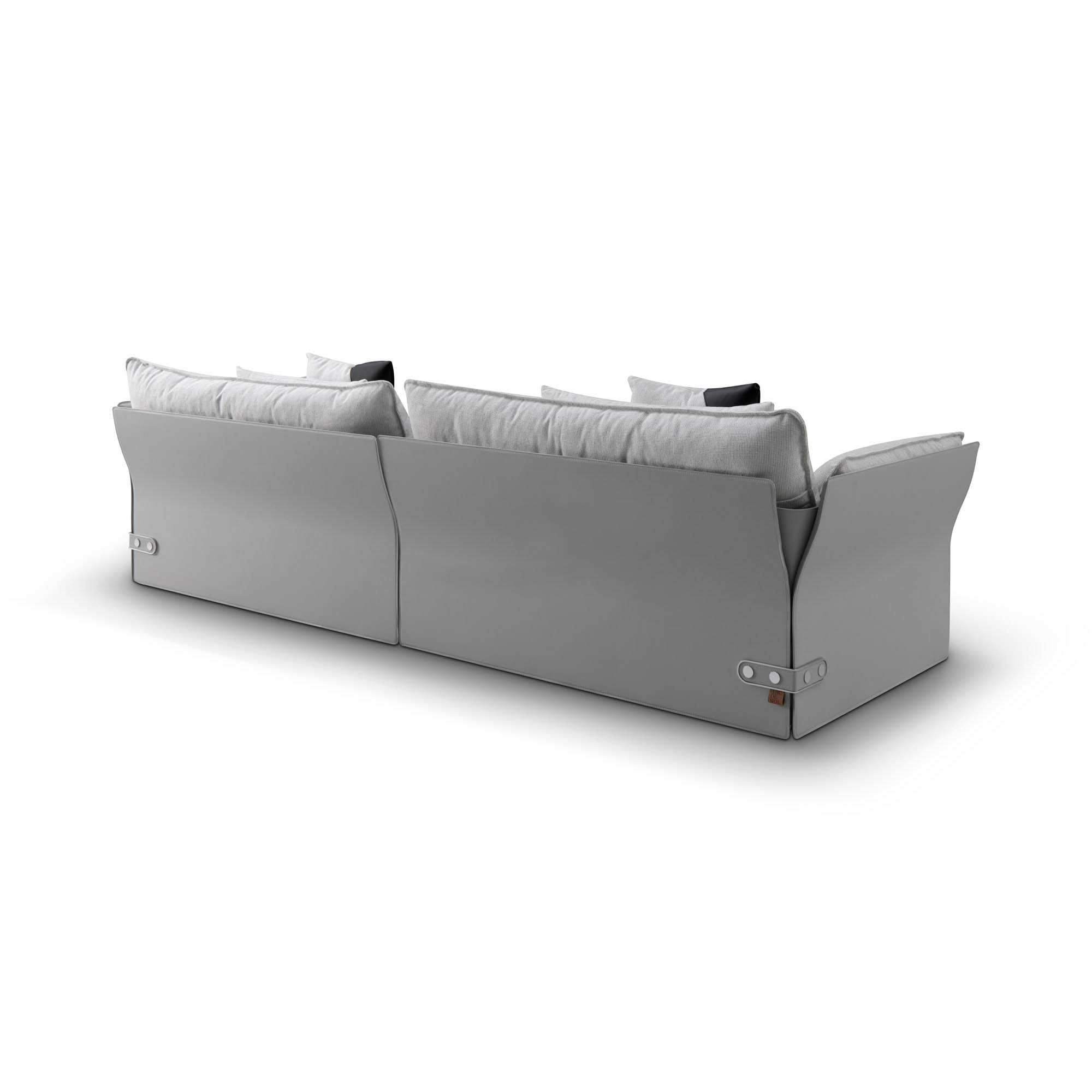 Vista sul retro del divano a tre posti