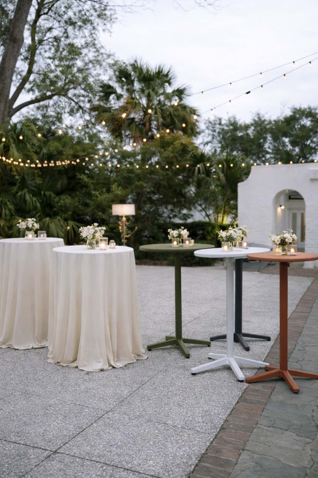 可折叠鸡尾酒桌非常适合品牌快闪店